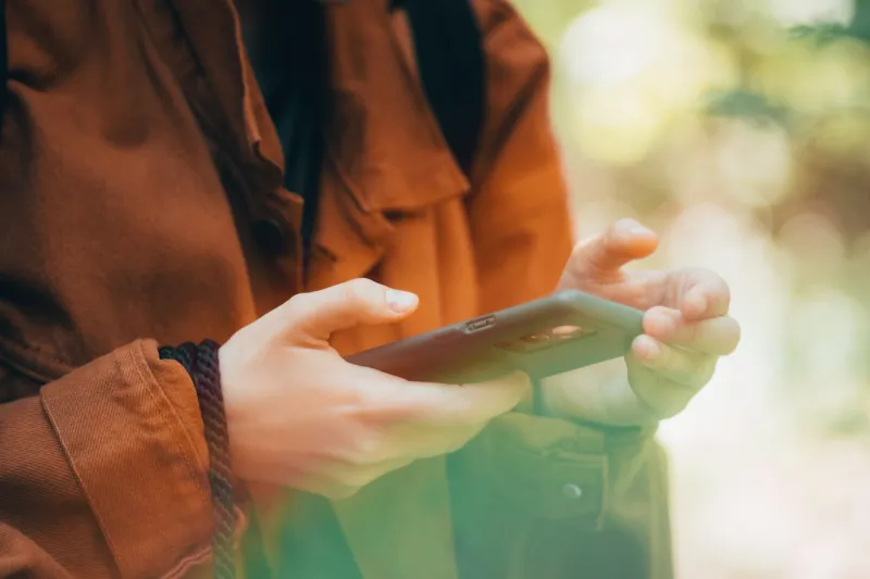 A Verdade Que Ninguém Conta Sobre o Ghosting: Por Que Você Some Quando o Outro Começa a Importar